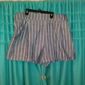 Cute gray striped shorts 2x